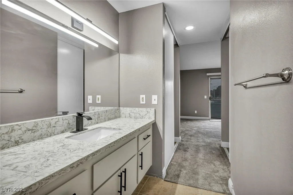 5670 Vineyard, Las Vegas, NV 89110