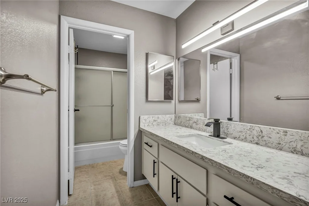 5670 Vineyard, Las Vegas, NV 89110