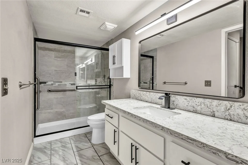 5670 Vineyard, Las Vegas, NV 89110