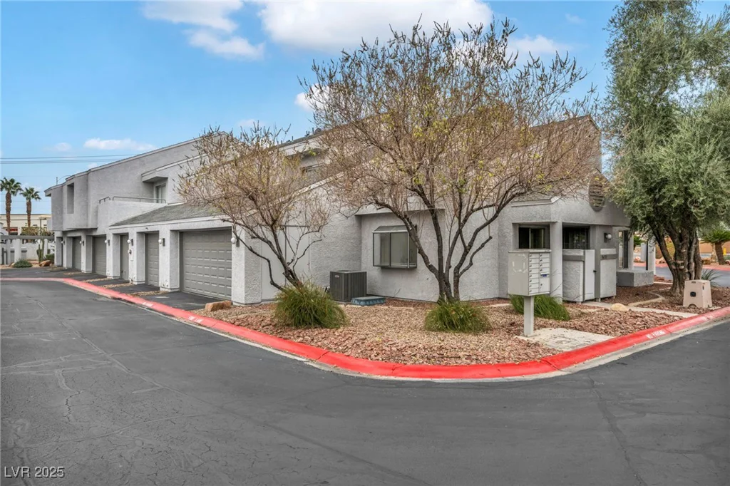 5670 Vineyard, Las Vegas, NV 89110