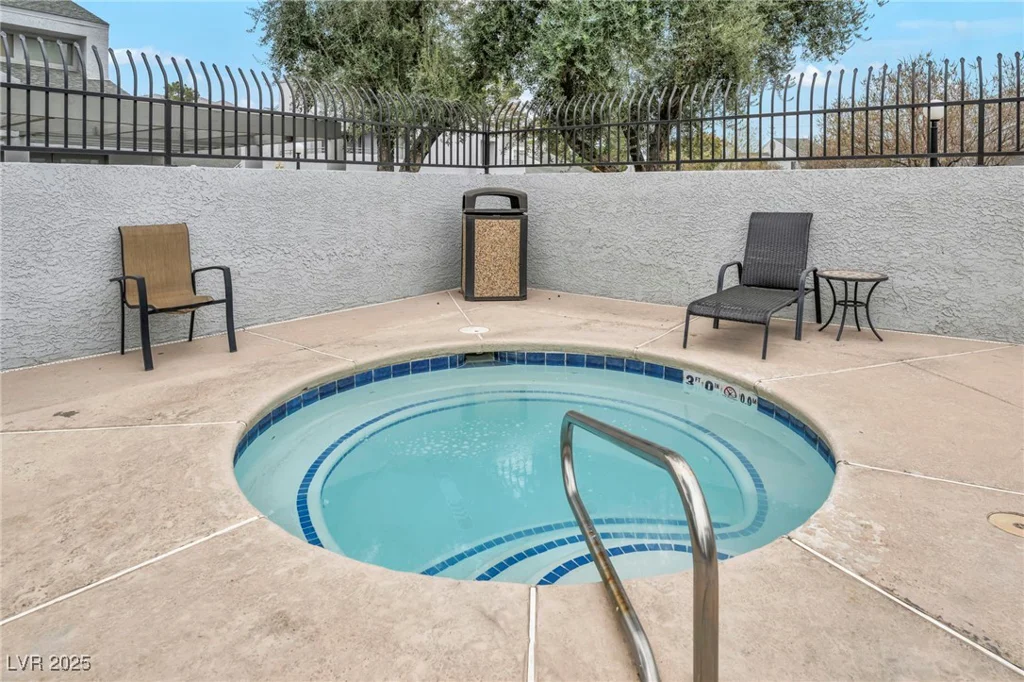 5670 Vineyard, Las Vegas, NV 89110