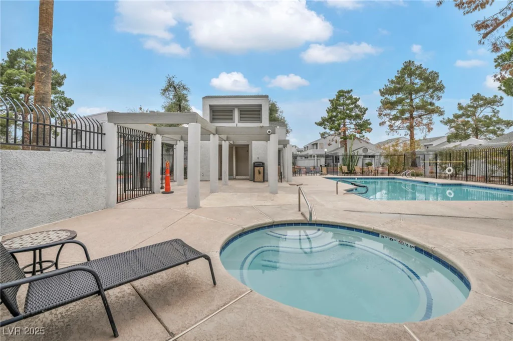 5670 Vineyard, Las Vegas, NV 89110