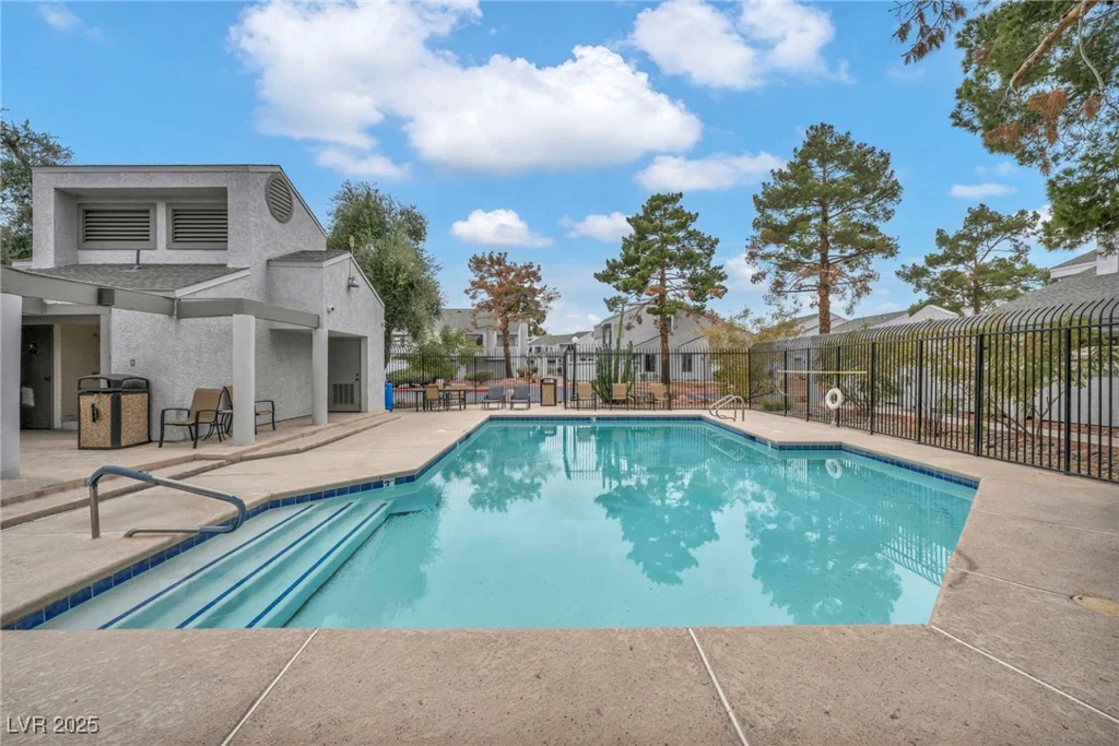 5670 Vineyard, Las Vegas, NV 89110