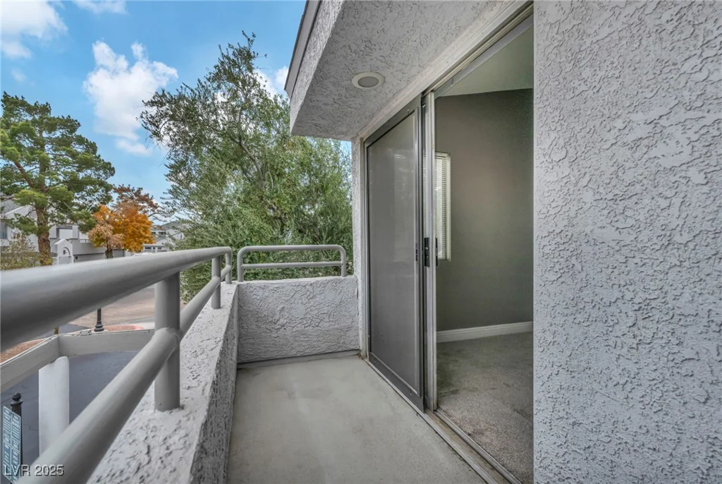 5670 Vineyard, Las Vegas, NV 89110