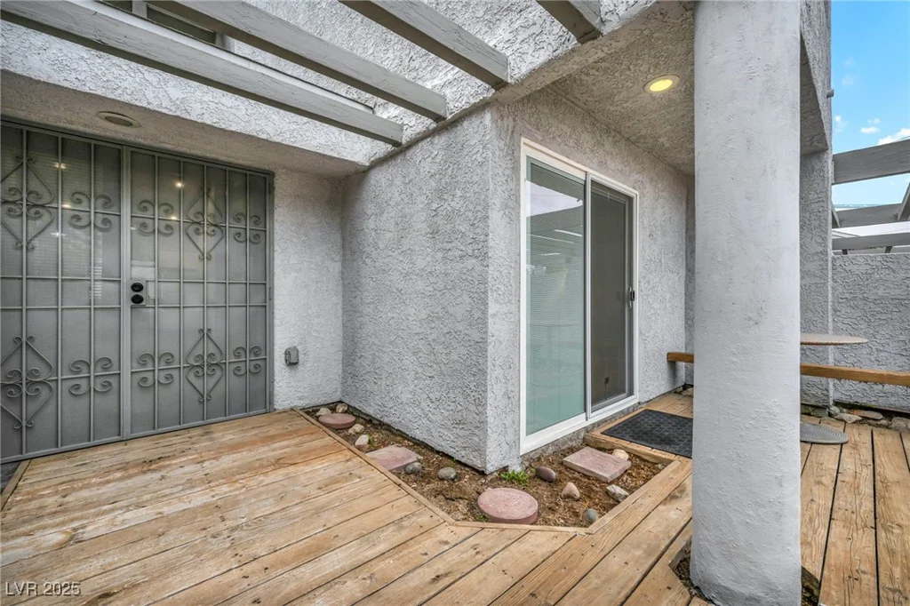 5670 Vineyard, Las Vegas, NV 89110