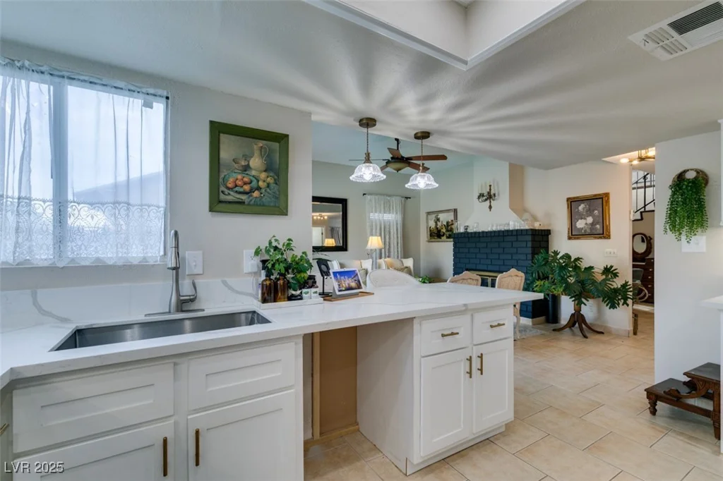 3932 Lincoln, Las Vegas, NV 89115