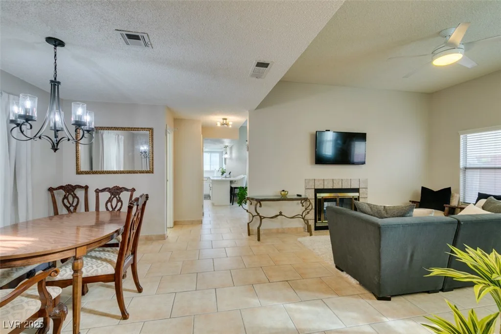 3932 Lincoln, Las Vegas, NV 89115