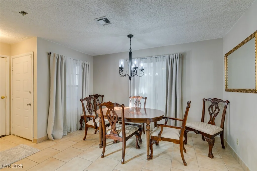 3932 Lincoln, Las Vegas, NV 89115