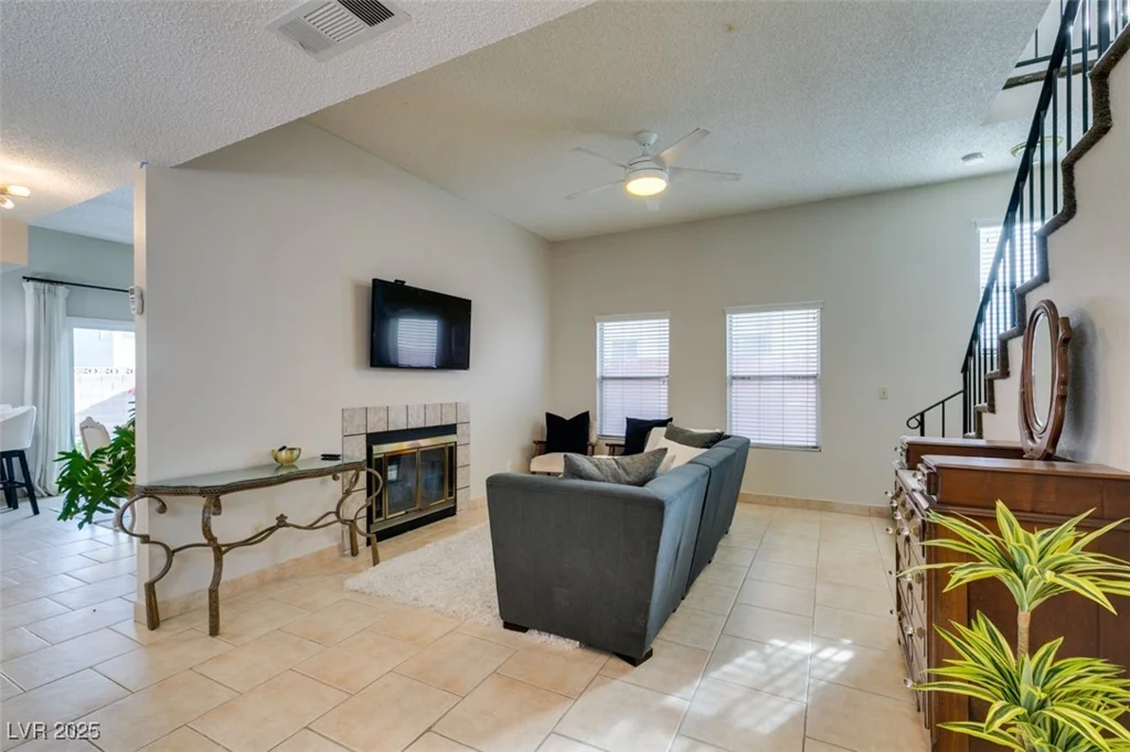 3932 Lincoln, Las Vegas, NV 89115