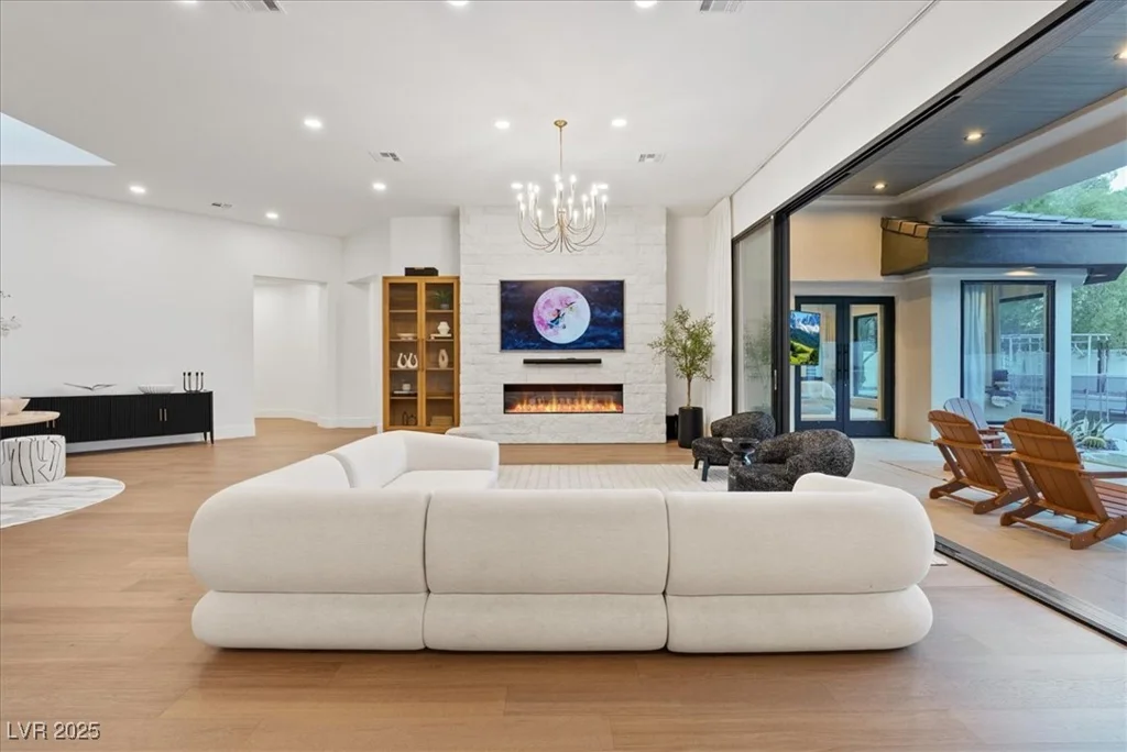 1416 Iron Hills, Las Vegas, NV 89134