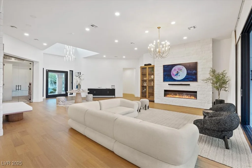 1416 Iron Hills, Las Vegas, NV 89134