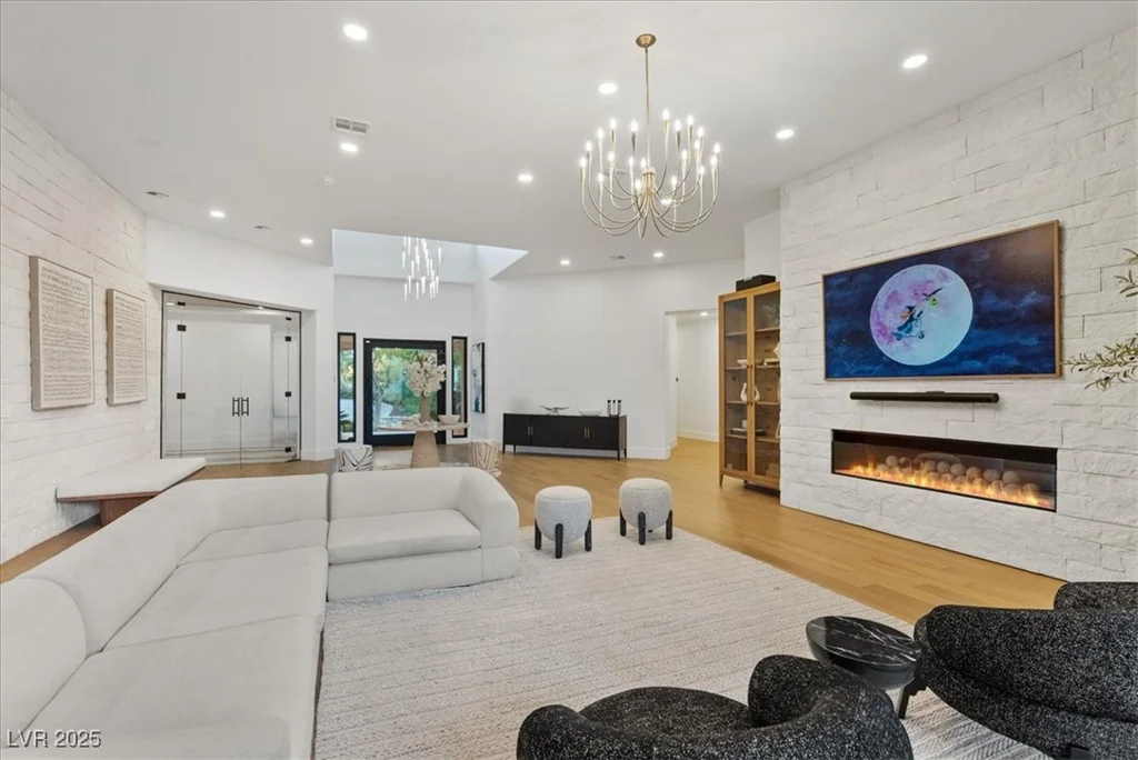1416 Iron Hills, Las Vegas, NV 89134