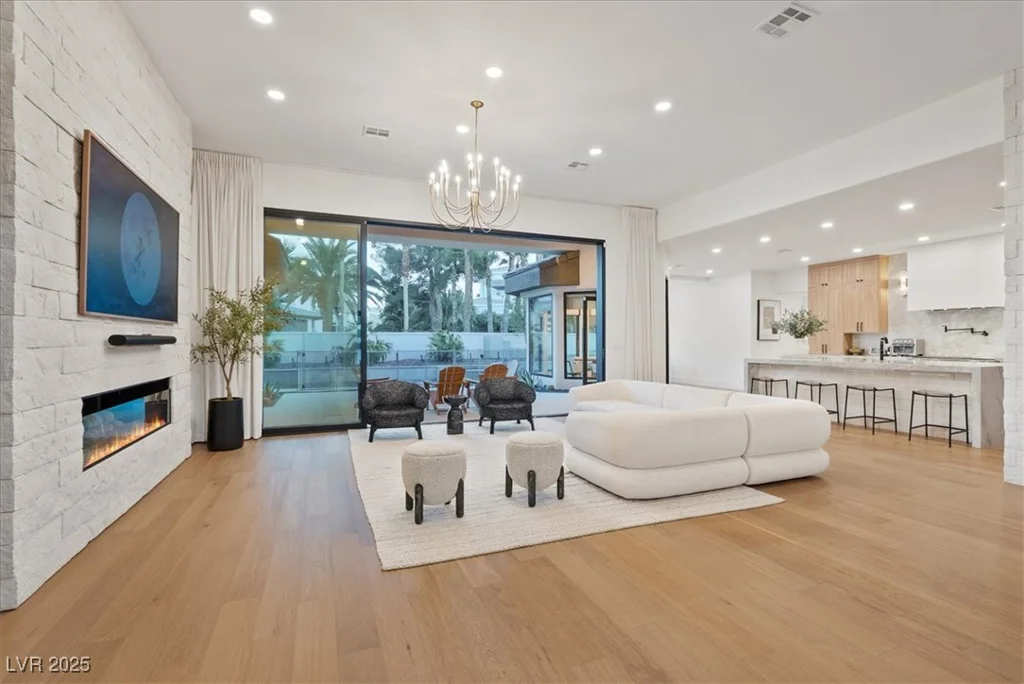 1416 Iron Hills, Las Vegas, NV 89134