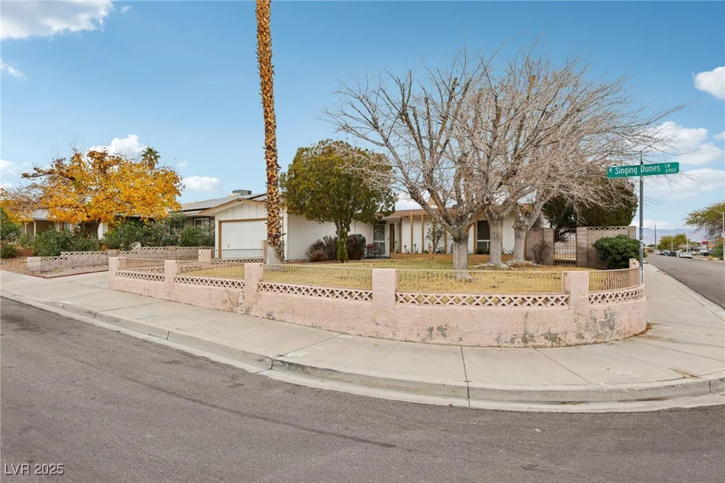 6912 Singing Dunes, Las Vegas, NV 89145