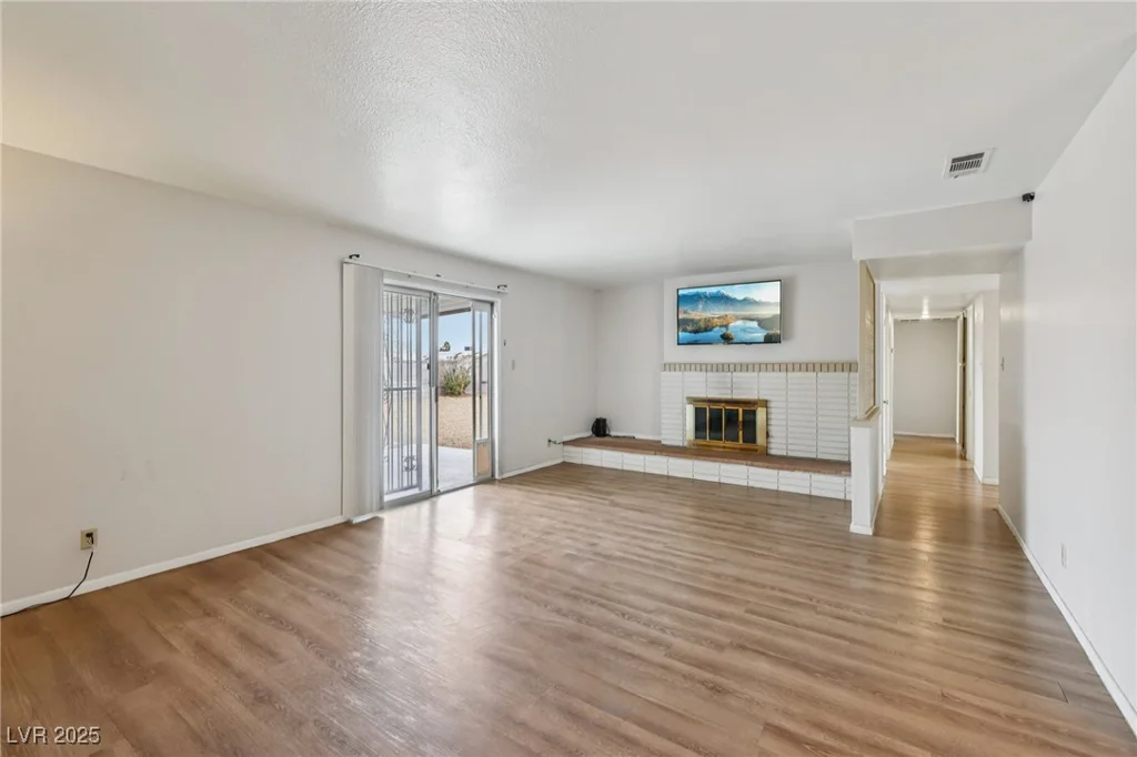 6912 Singing Dunes, Las Vegas, NV 89145
