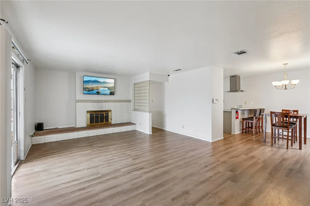 6912 Singing Dunes, Las Vegas, NV 89145