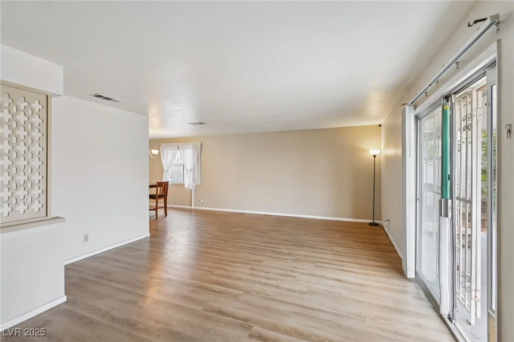 6912 Singing Dunes, Las Vegas, NV 89145