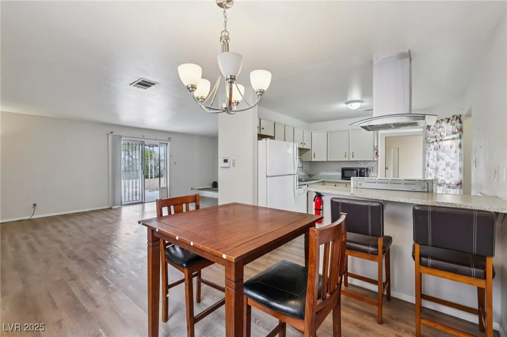 6912 Singing Dunes, Las Vegas, NV 89145