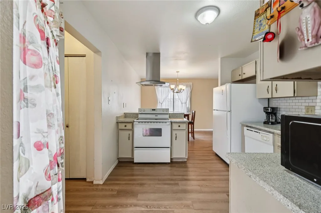 6912 Singing Dunes, Las Vegas, NV 89145