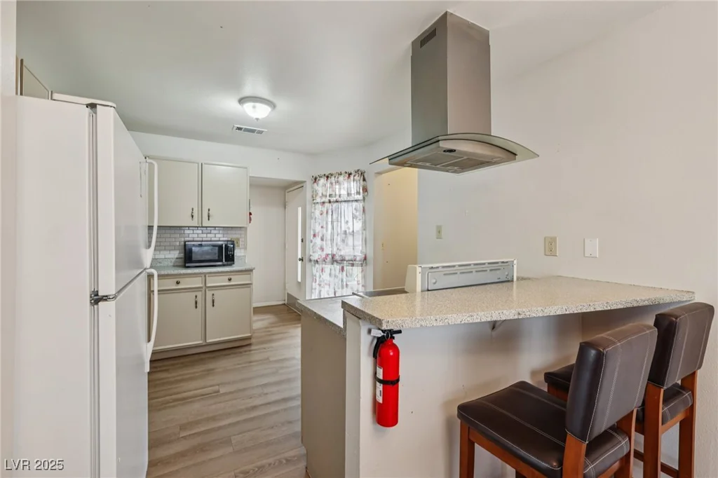 6912 Singing Dunes, Las Vegas, NV 89145