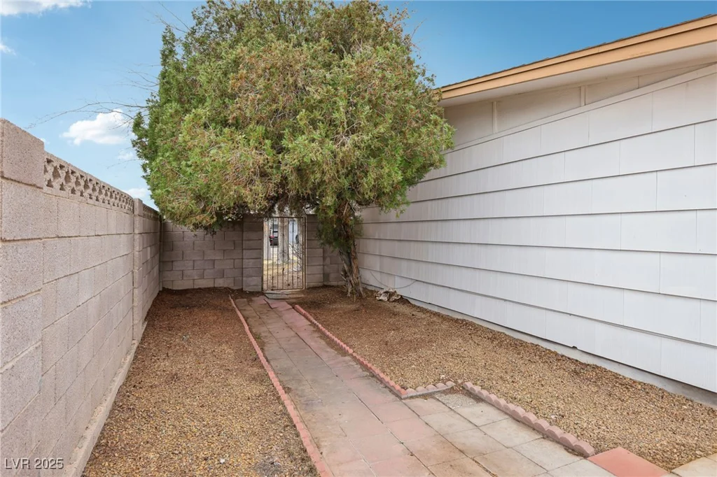 6912 Singing Dunes, Las Vegas, NV 89145