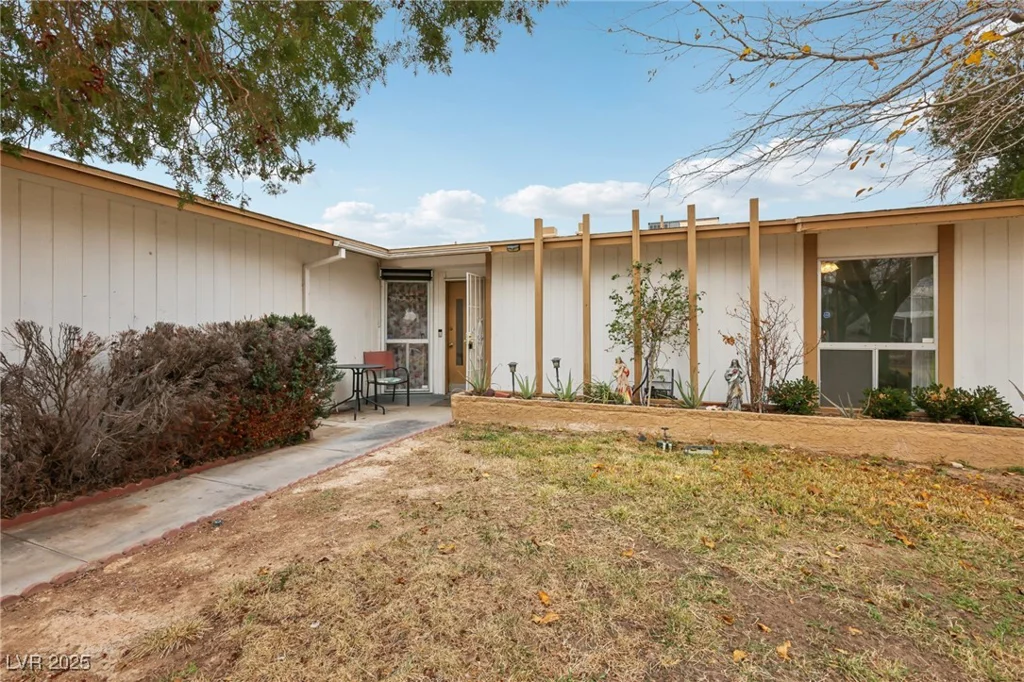 6912 Singing Dunes, Las Vegas, NV 89145