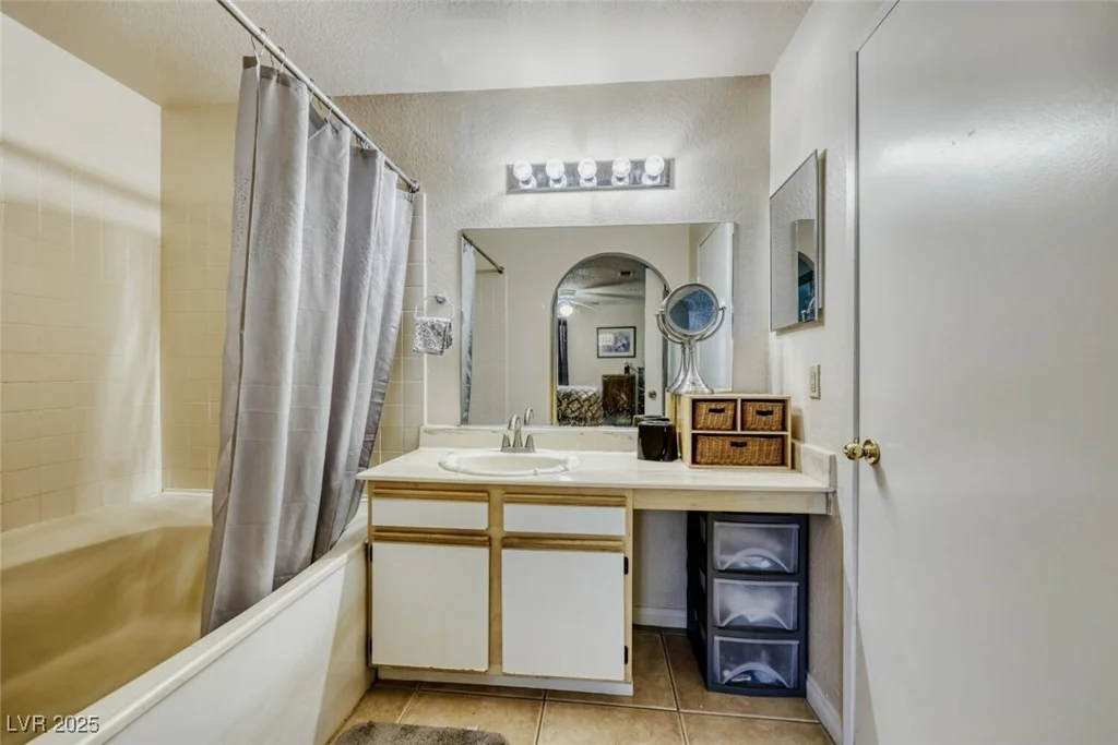 2200 Fort Apache, Las Vegas, NV 89117