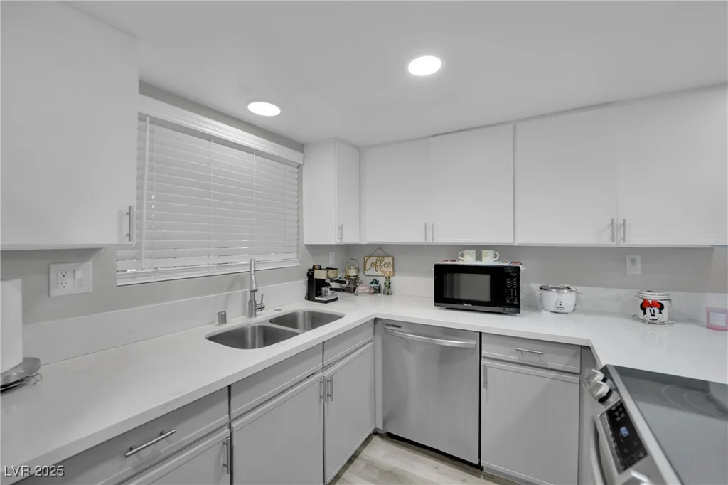 2080 Karen, Las Vegas, NV 89169