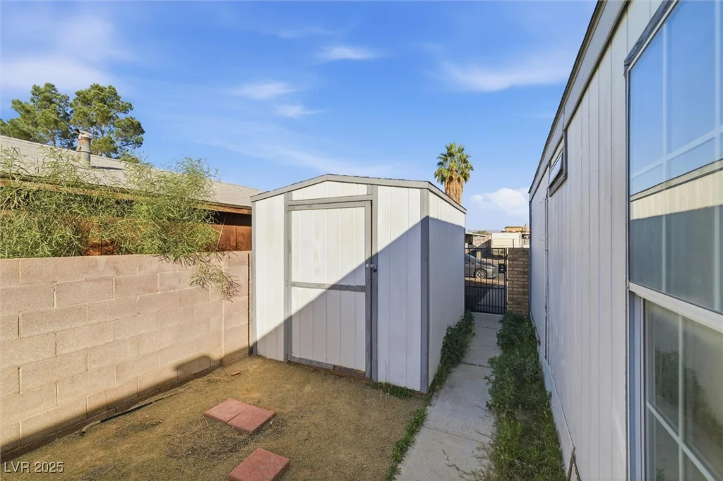 4941 Hildago, Las Vegas, NV 89121