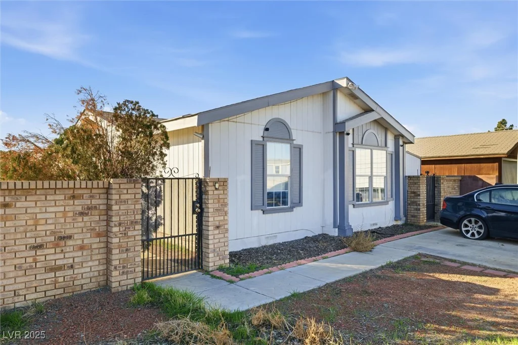 4941 Hildago, Las Vegas, NV 89121