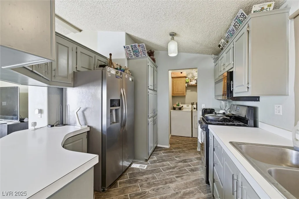 4941 Hildago, Las Vegas, NV 89121