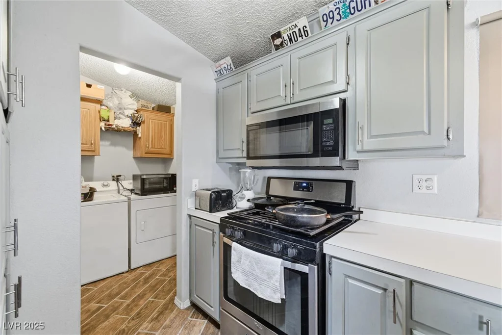 4941 Hildago, Las Vegas, NV 89121