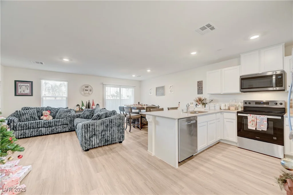 2570 Petunia Garden, North Las Vegas, NV 89081