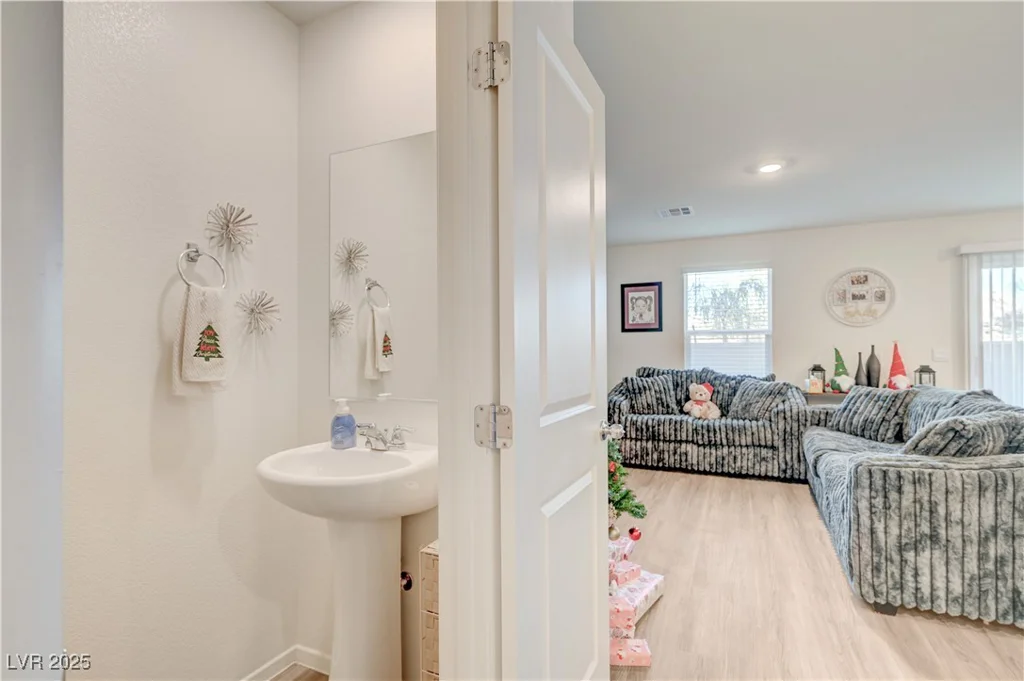 2570 Petunia Garden, North Las Vegas, NV 89081