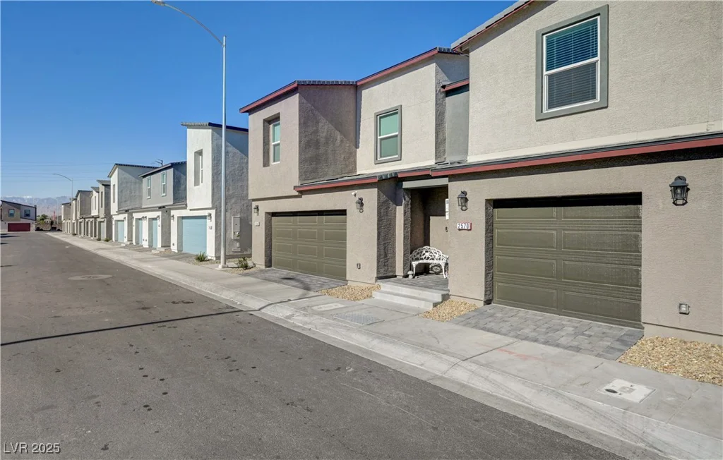 2570 Petunia Garden, North Las Vegas, NV 89081