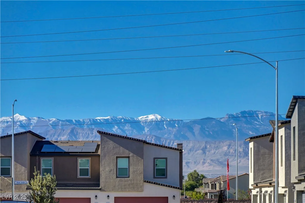 2570 Petunia Garden, North Las Vegas, NV 89081