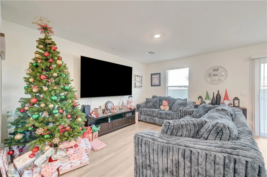 2570 Petunia Garden, North Las Vegas, NV 89081