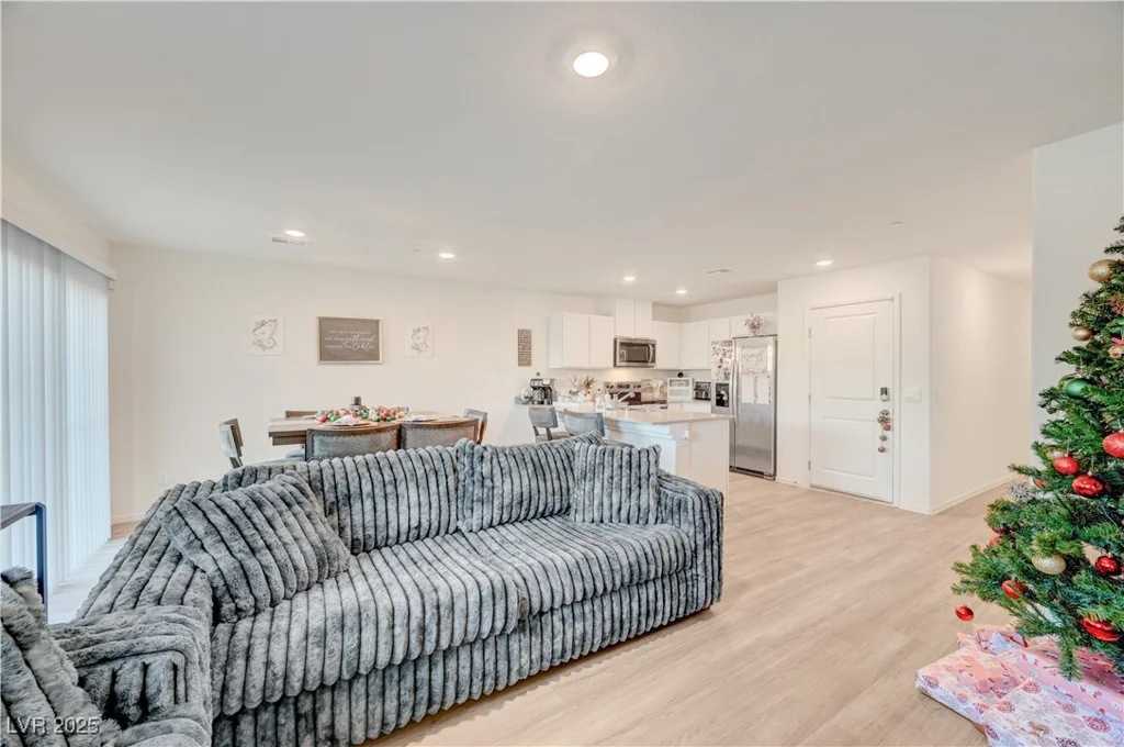 2570 Petunia Garden, North Las Vegas, NV 89081