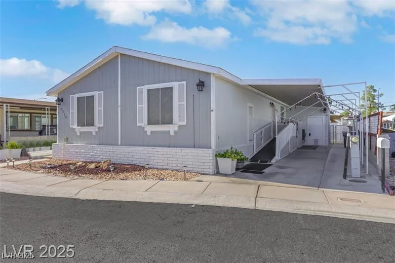 5218 Tupelo, Las Vegas, NV 89122