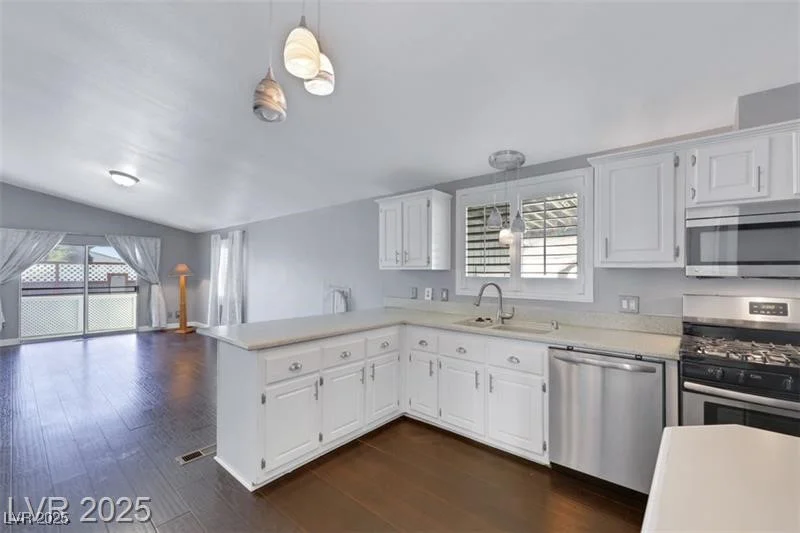 5218 Tupelo, Las Vegas, NV 89122