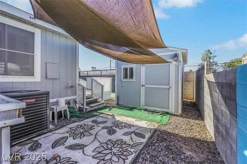 5218 Tupelo, Las Vegas, NV 89122