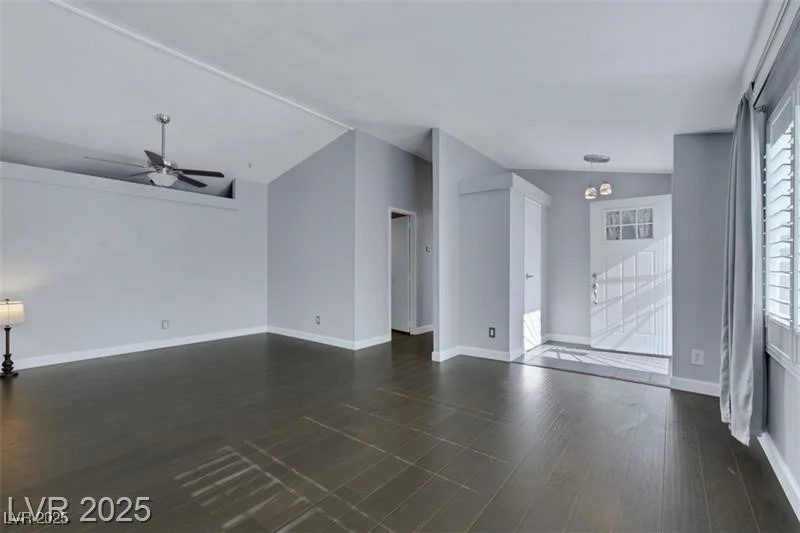 5218 Tupelo, Las Vegas, NV 89122