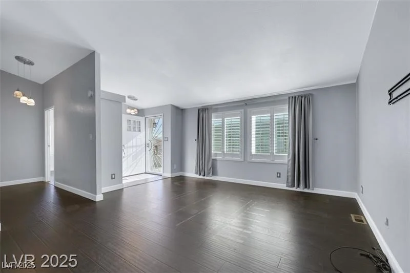 5218 Tupelo, Las Vegas, NV 89122