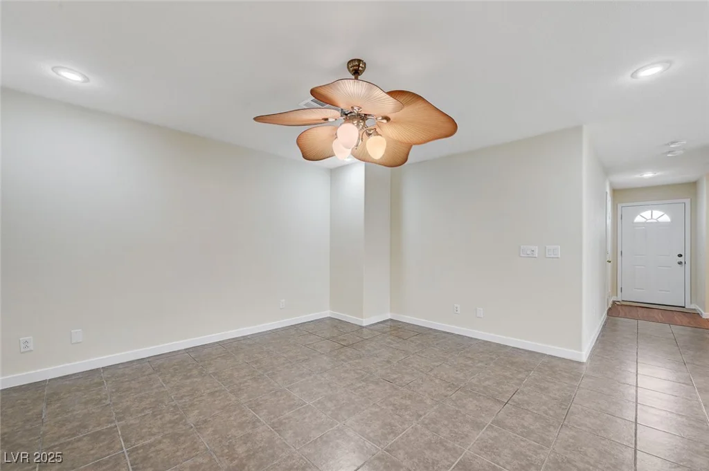 10038 Crisp Clover, Las Vegas, NV 89183