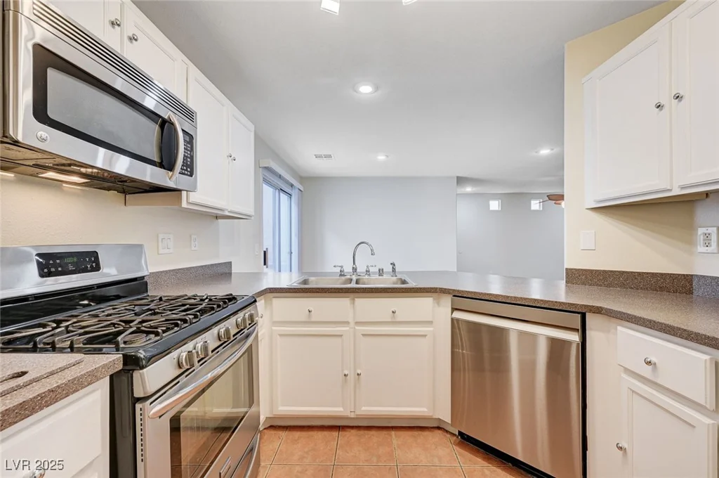 10038 Crisp Clover, Las Vegas, NV 89183
