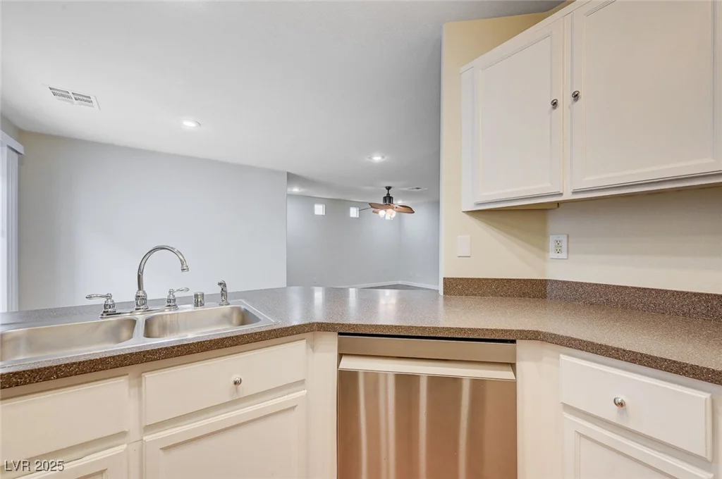 10038 Crisp Clover, Las Vegas, NV 89183