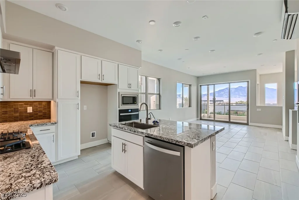 10005 Hematite, Las Vegas, NV 89143