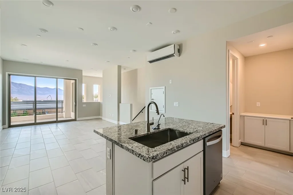 10005 Hematite, Las Vegas, NV 89143