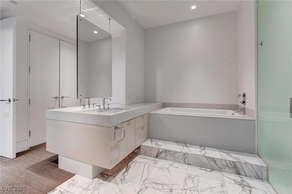 4575 Dean Martin, Las Vegas, NV 89103