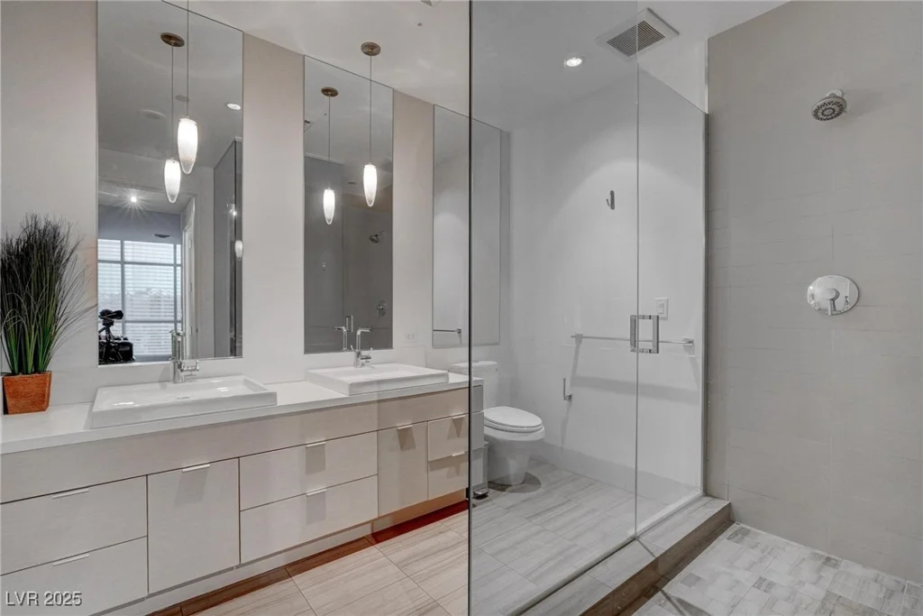 4575 Dean Martin, Las Vegas, NV 89103